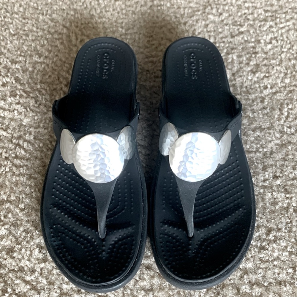 Crocs flip flops Black size 9 w, barely worn